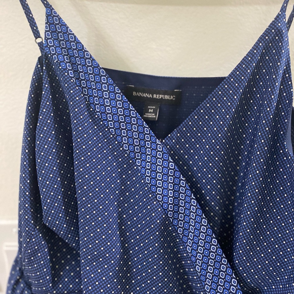 Banana Republic top with a side belt